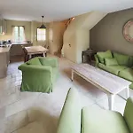 Сasa de vacaciones 2 Bedroom Amazing In Laurent De La Ca Saint-Laurent-de-la-Cabrerisse
