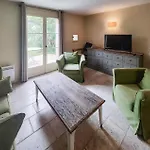Сasa de vacaciones 2 Bedroom Amazing In Laurent De La Ca Saint-Laurent-de-la-Cabrerisse