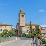 2 Bedroom Amazing In Laurent De La Ca Сasa de vacaciones