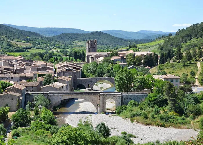 Lovely In Laurent De La Ca